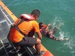 Rescate de un pescador en Sonora en imagen de archivo. Foto La Jornada