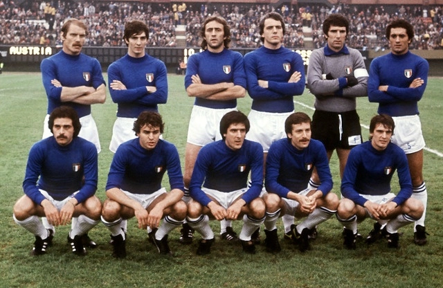 Foto tomada el 18 de junio de 1978, la selección italiana de fútbol posa antes de su partido de segunda ronda del Mundial contra Austria. Rossi es el segundo de pie, de izquierda a derecha. Foto Afp 