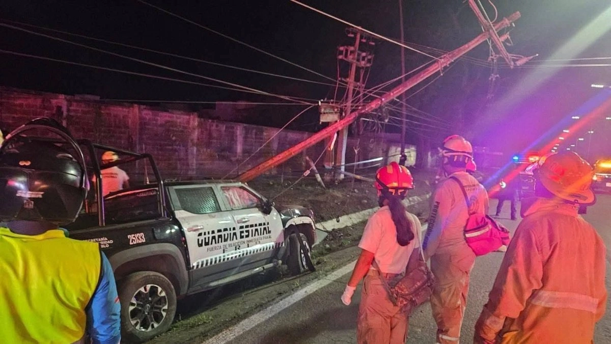 En el lugar del choque falleció un policía, mientras que otros tres uniformados que viajaban en la patrulla, así como el reo, resultaron heridos. Foto cortesía para 