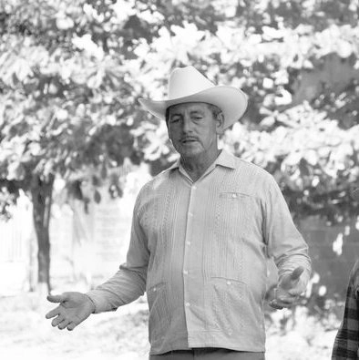 Abelino Barrientos fue alcalde Interino de Isla, realizaba diversas actividades agropecuarias. Foto Twitter @solracram