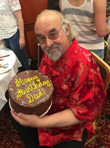 El director del cine de terror Stuart Gordon falleció a los 72 años de edad. Su familia no informó las causas. Foto Twitter @OfficialSGordon