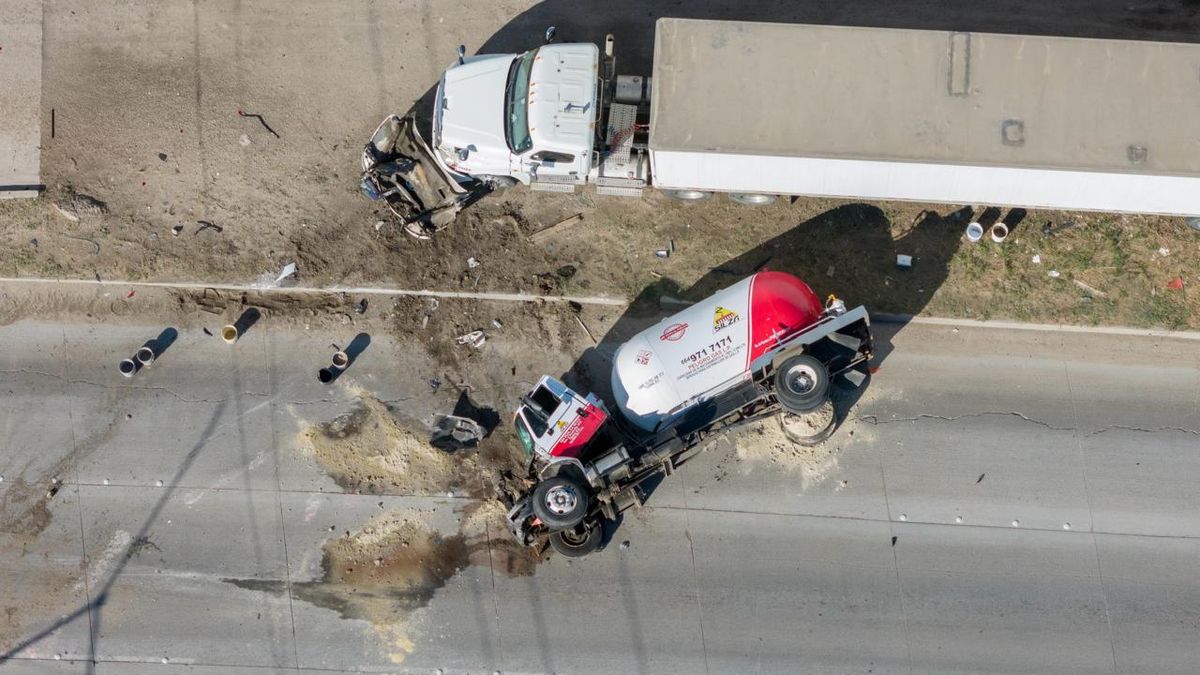 Muere uno de los cinco lesionados en accidente de pipa en Tijuana