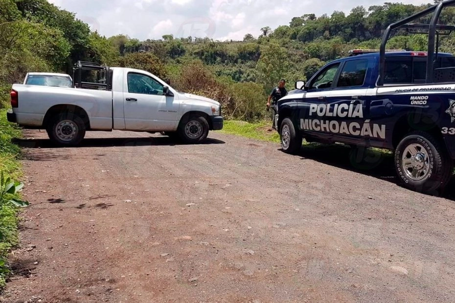 Integrantes de la Fiscalía General del Estado se hicieron cargo de las primeras investigaciones, con la finalidad de esclarecer lo ocurrido en el predio conocido como San Bernabé en Turicato. Foto tomada de Twitter