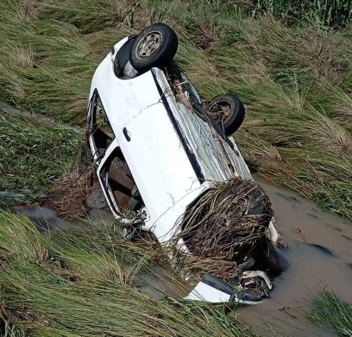 Tres cuerpos y el vehículo ya fueron rescatados. Foto La Jornada