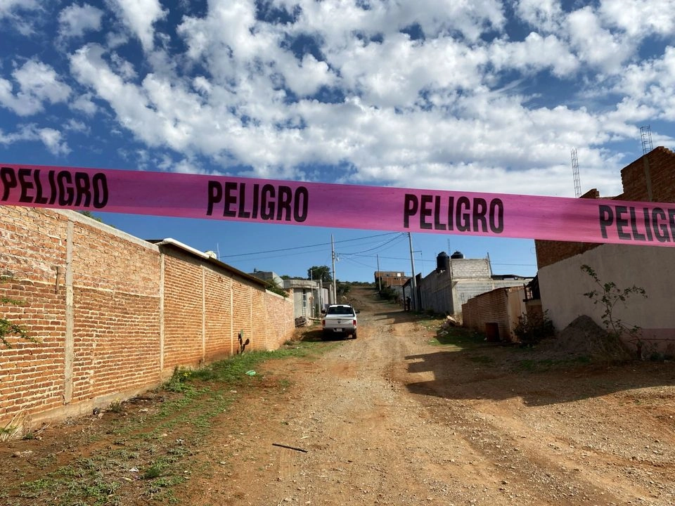 Al sitio llegaron elementos de Defensa, Guardia Nacional, de Bienestar Social y del ayuntamiento para apoyar en las labores de rescate de las personas y atender a las familias, los cuerpos fueron trasladados para practicar la necropsia a la dirección de servicios periciales de Los Mochis.