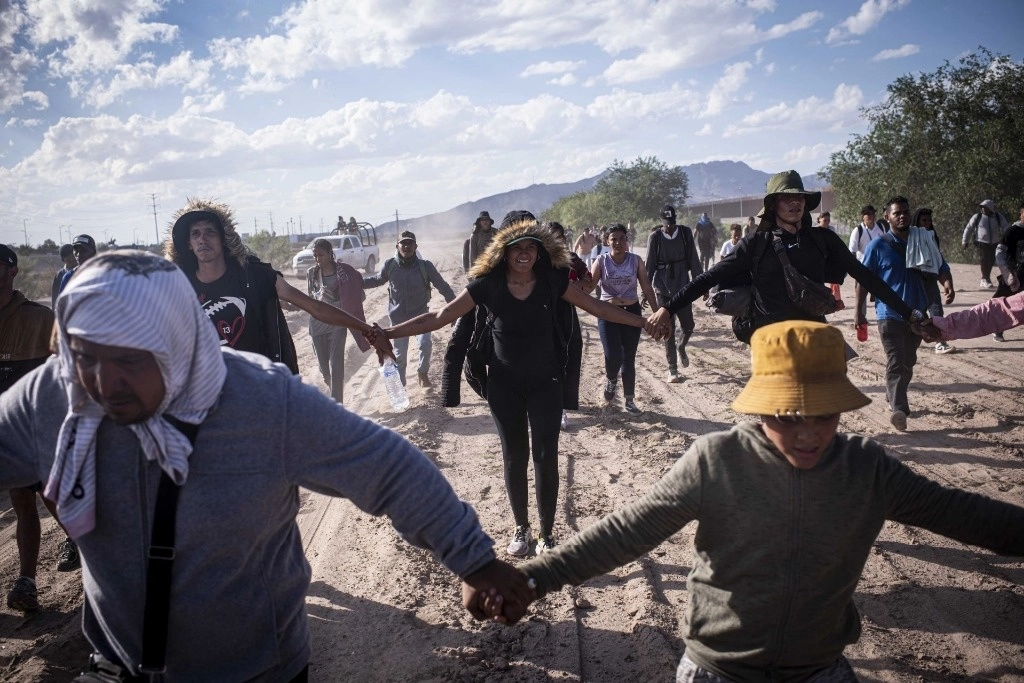 Los migrantes caminaban sobre la autopista Panamericana en Chihuahua cuando fueron embestidos por un automóvil. Foto Cuartoscuro / Archivo 