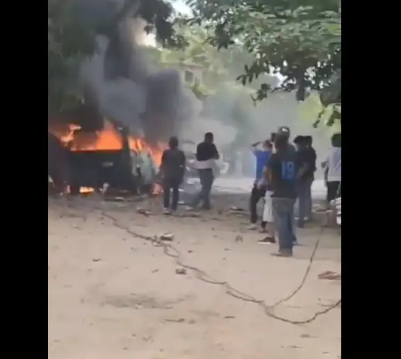 armas - Intervención Federal en Michoacán - Página 18 Mueren-dos-mujeres-al-explotar-auto-con-pirotecnia-en-michoacan-1340html-incendio-autopng-3106html-e06e2450-1cc0-4df0-83c2-12e0a4ba3434