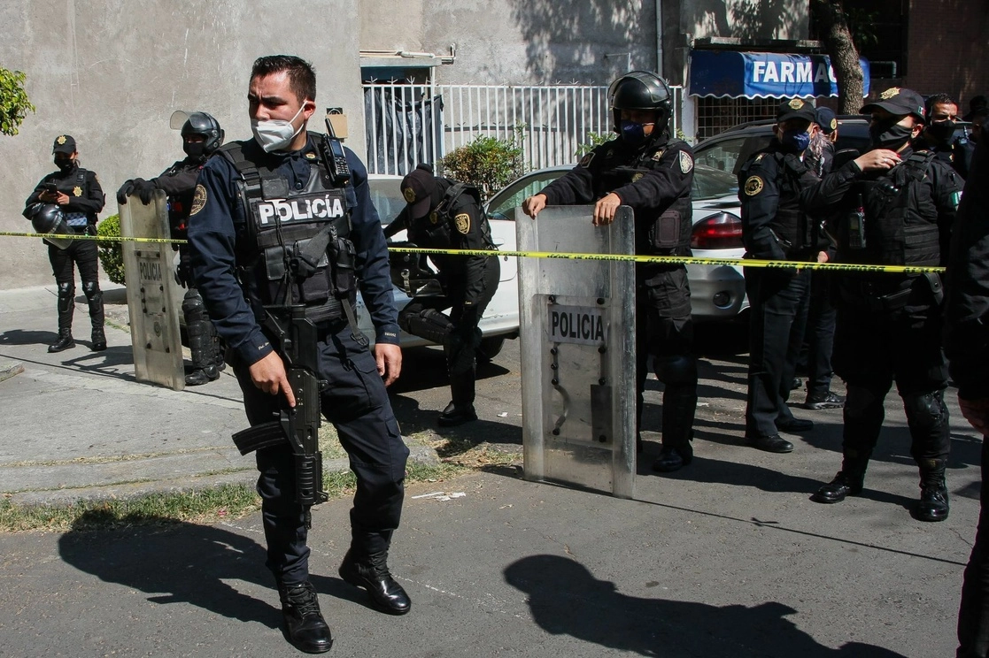 La calle Jacarandas, en la colonia CTM El Rosario, fue escenario de un enfrentamiento entre policías y presuntos narcomenudistas con saldo de cuatro muertos. Foto Cuartoscuro