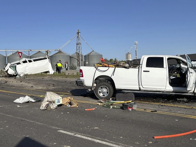 Un fuerte accidente vehicular en Idaho Falls, Estados Unidos, dejo un saldo de seis trabajadores mexicanos muertos y nueve lesionados. Foto Ap