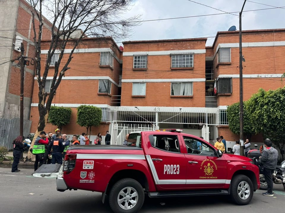 Tres personas perdieron la vida a causa de una fuga de gas registrada al interior de un departamento de la unidad habitacional Patio Azcapotzalco, en la alcaldía Azcapotzalco, en la Ciudad de México, el 25 de junio de 2025. 