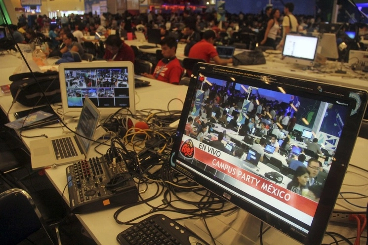 Los delitos cibernéticos abarcan desde destrucción de información; robo de propiedad intelectual, de datos personales y fraude, entre otros. Foto Cuartoscuro / Archivo
