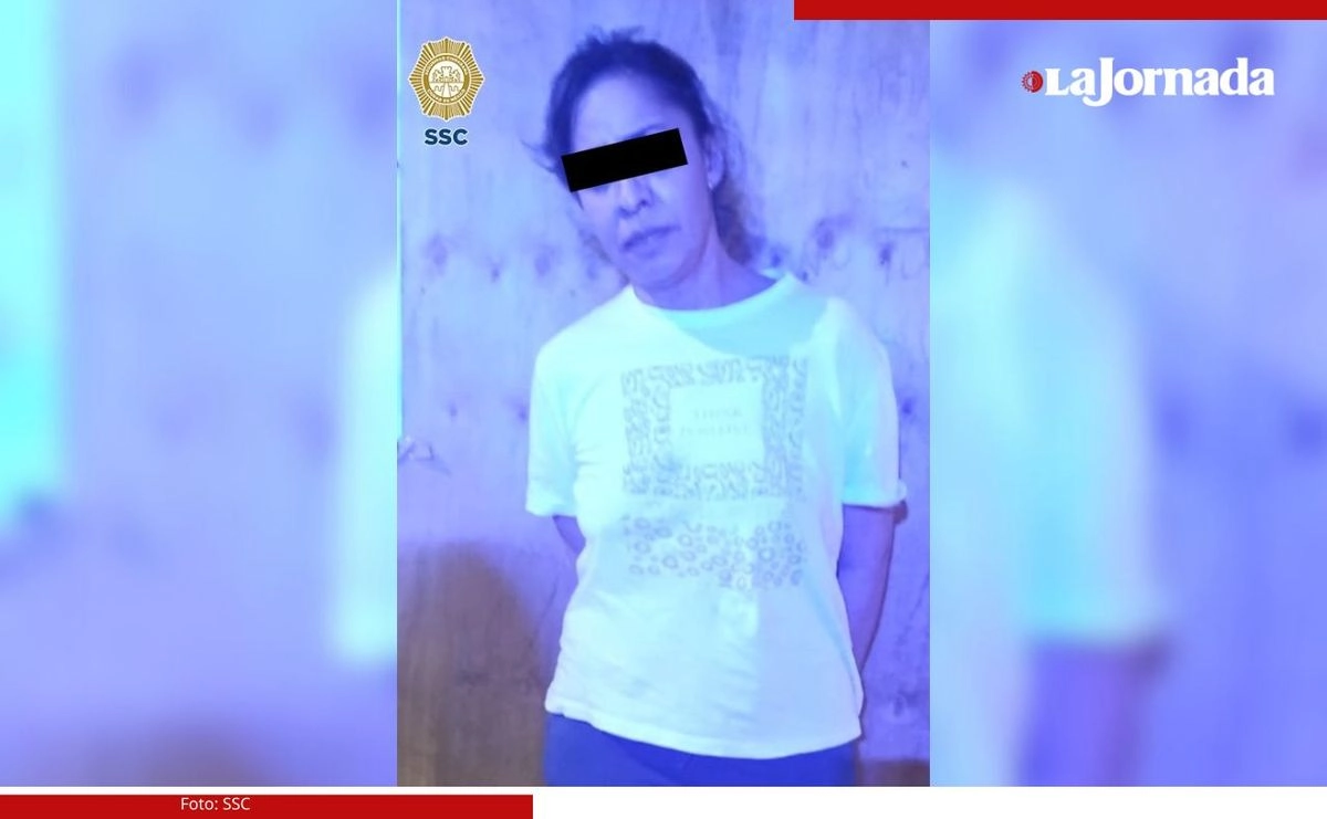 Los efectivos realizaron la persecución y detención de la probable implicada, a quien tras realizarle una revisión preventiva le hallaron una pistola con un cargador.

