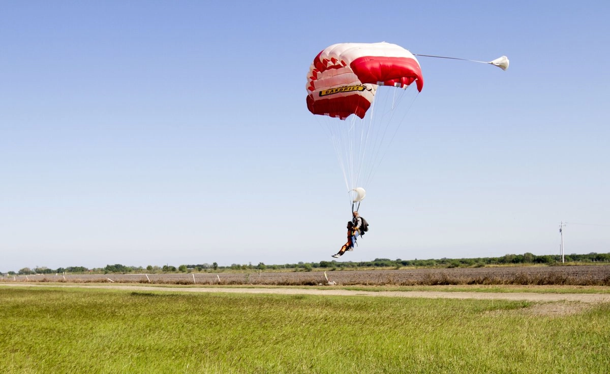 El accidente en paracaídas se registró este sábado. 