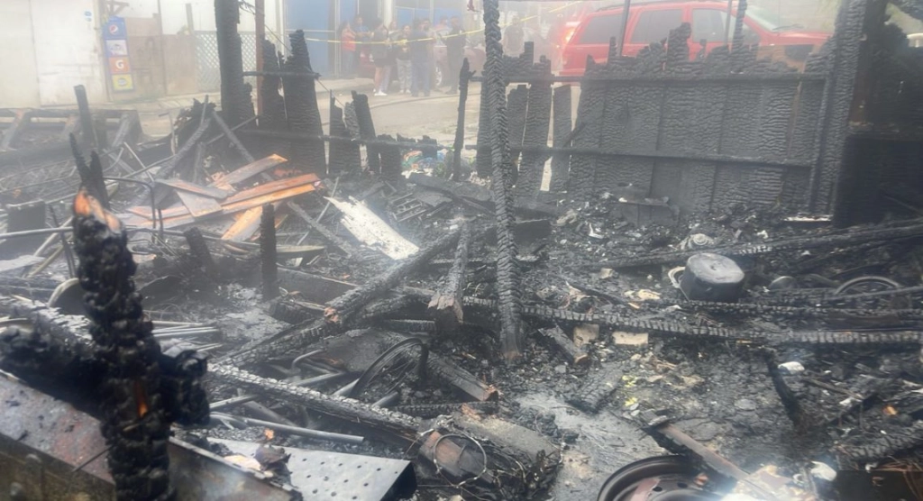 El incendio se originó alrededor de las 5:31 de la mañana de este viernes 16 de agosto. Foto 'La Jornada' Baja California