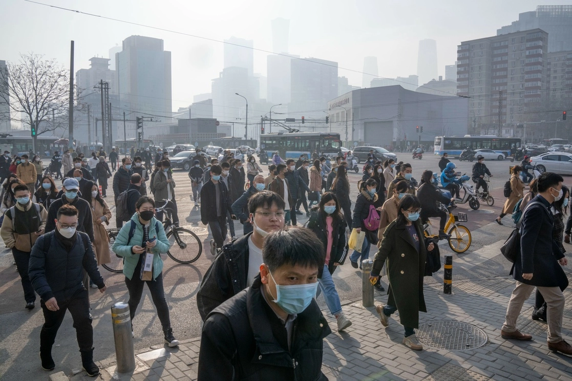 Un estudio sueco de 2021 que afirma que las tendencias de consumo de los hombres "causan como promedio un 16 por ciento más de gases de efecto invernadero" que las de las mujeres. Foto Ap