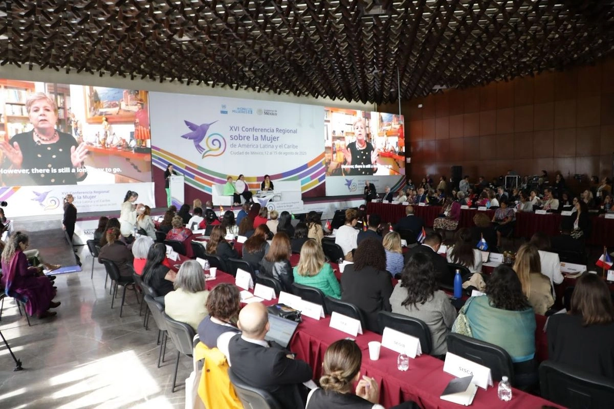 Imagen de Alicia Bárcena proyectada durante la XVI Conferencia Regional sobre la Mujer de América Latina y el Caribe