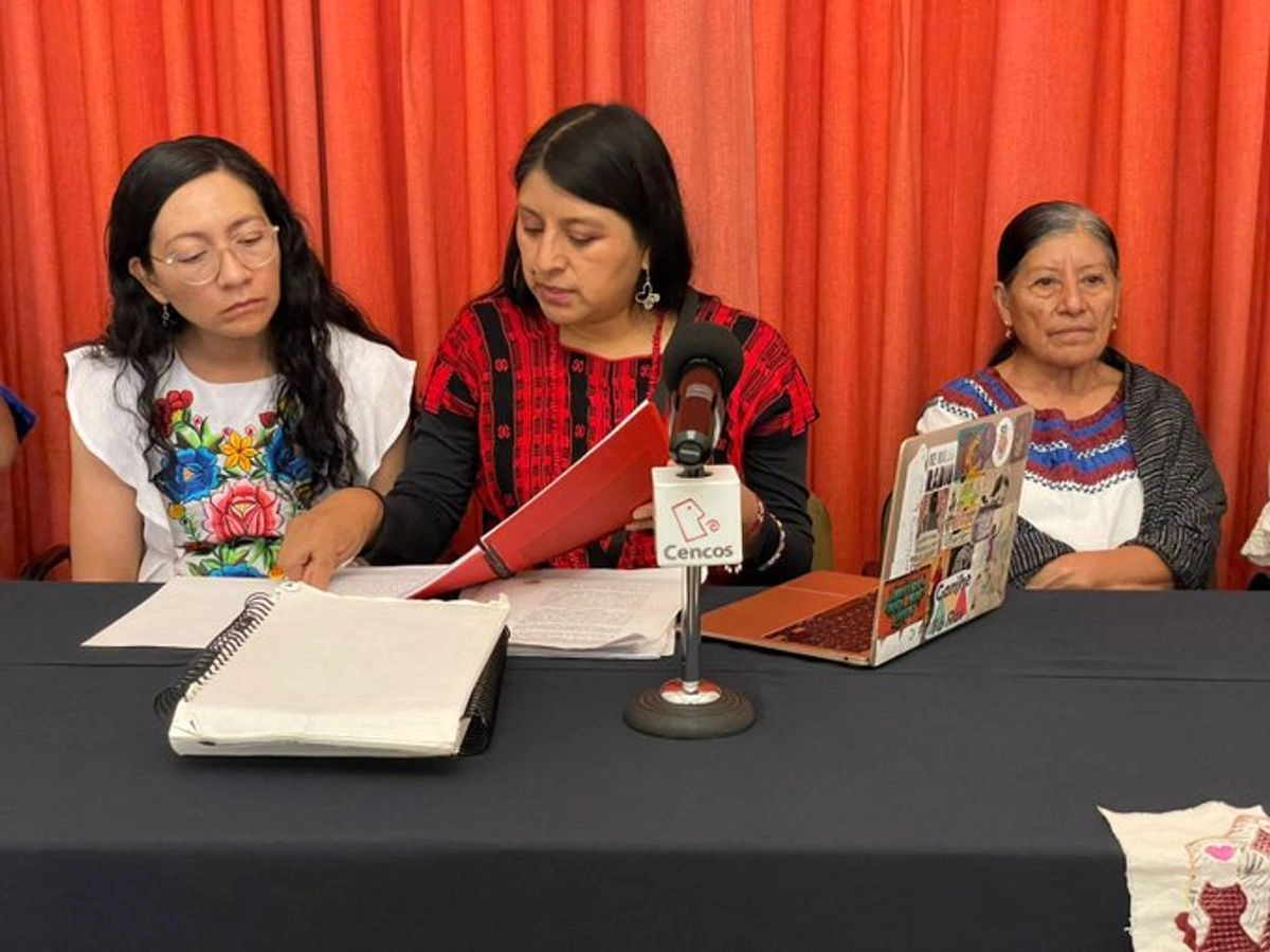 Mujeres indígenas mazatecas de Eloxochitlán de Flores Magón, Oaxaca exigieron al Poder Judicial procedimientos justos para defensores ambientales detenidos injustamente. Foto 