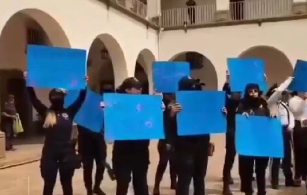 Emilia, de 29 años, fue “levantada” el viernes pasado, junto con otros dos agentes. Foto 