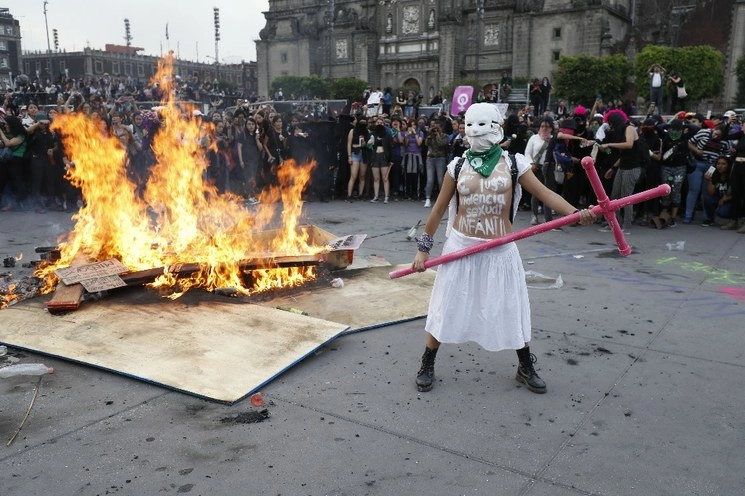 La sociedad, pese a todo, avanza inexorablemente hacia la mayor igualdad de los géneros. Eso es irrevocable. Foto Cristina Rodríguez / Archivo