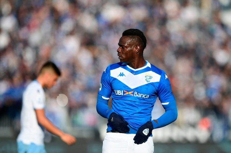 Mario Balotelli, del Brescia, durante el partido ante la Lazio el pasado 5 de enero. Foto Afp