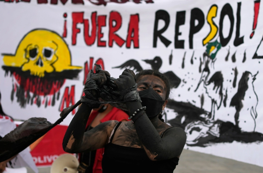 Protesta contra Repsol en Lima. Foto Ap / Archivo