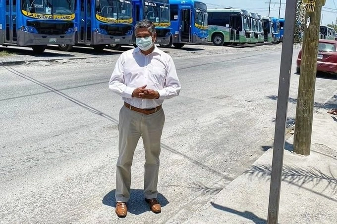 Unidades de transporte público de Nuevo León. Foto @VictorFuentesNL