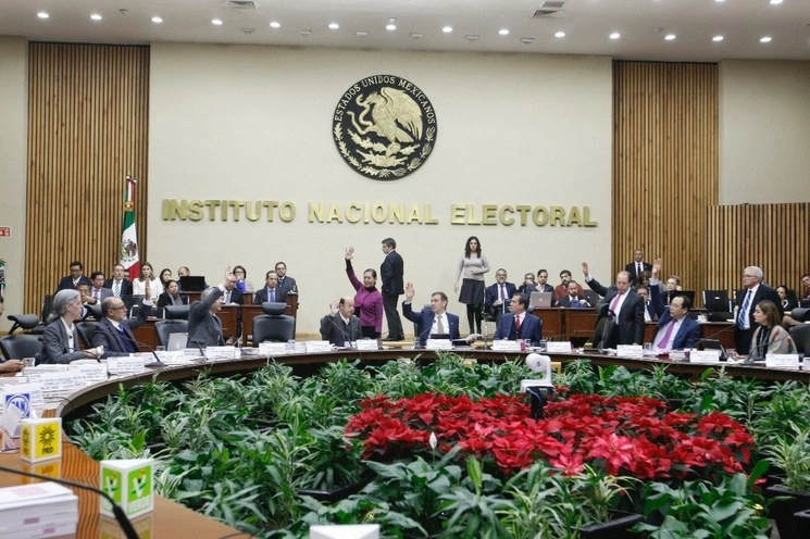 Sala del Consejo General del INE. Foto Roberto García Ortiz / Archivo