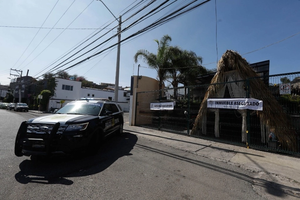 El bar Los Cantaritos es resguardado por elementos de seguridad pública tras el ataque armado que dejo 10 personas muertas. Foto Cuartoscuro