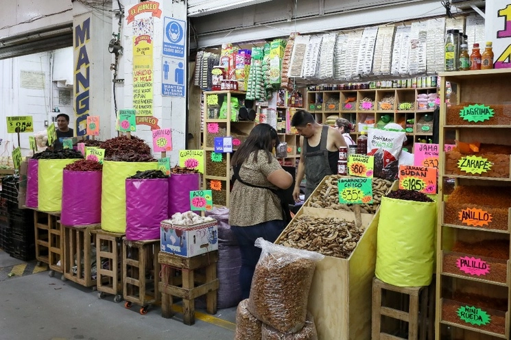 El consumo de alimentos se mantiene resiliente aun con los incrementos sostenidos de precios. Roberto García Ortiz / Archivo