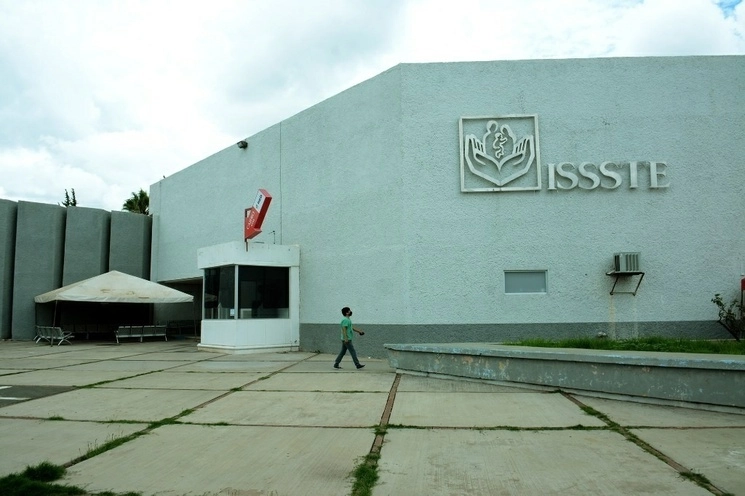 Al Issste asegurador le deben ocho mil 562.7 millones de pesos, equivalentes a un incremento de 439.1 millones respecto del cierre de 2021. Foto Alfredo Valadez / Archivo