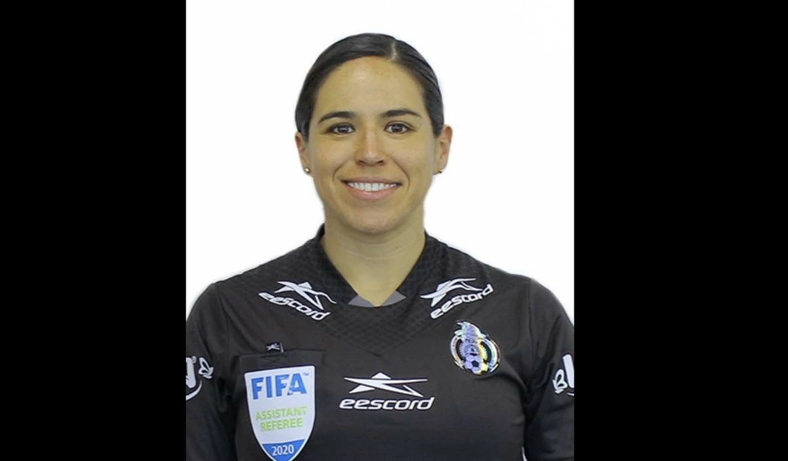 Las árbitras Stephanie Frappart, de Francia; Salima Mukansanga, de Ruanda, y la japonesa Yoshimi Yamashita, así como las asistentes brasileña Neuza Back, la mexicana Karen Díaz Medina (en la imagen) y la estadunidense Kathryn Nesbitt, fueron convocadas. Foto tomada del sitio de https://arbitraje.fmf.mx / Archivo