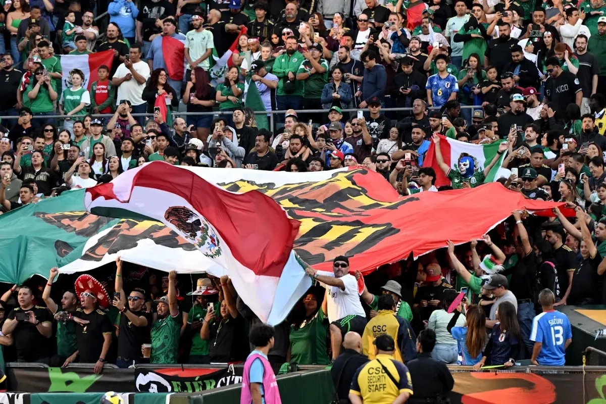 Para el juego inaugural en el estadio Azteca el precio de un paquete de apartado es de 51 mil pesos. Foto 