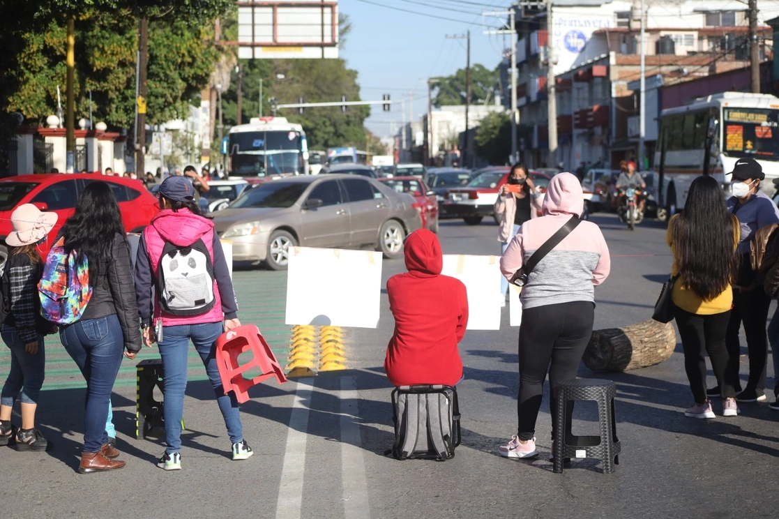 Protestas de sindicatos de trabajadores del ayuntamiento de Oaxaca capital. Foto Jorge A. Pérez Alfonso 
