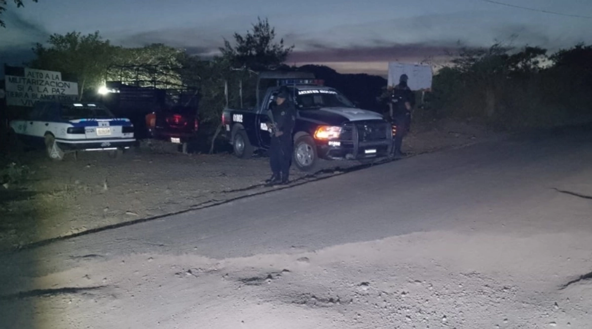 Autoridades del municipio de Santiago Yosondua en la región de la mixteca, solicitaron el auxilio, luego de qué sus vecinos de Santa María Yolotepec, invadieran los terrenos pertenecientes a la agencia municipal de Buena Vista. Foto 