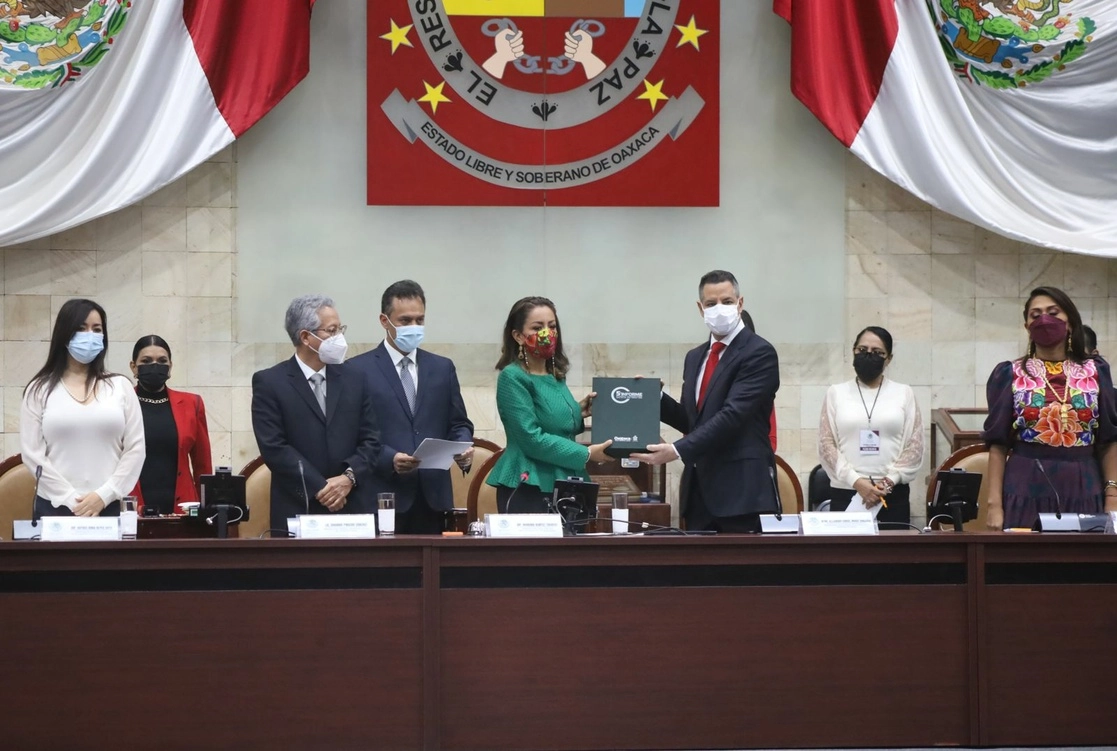 La mañana de este lunes El gobernador Alejandro Murat entrega su quinto informe en el Congreso de Oaxaca. Foto Jorge A. Pérez Alfonso