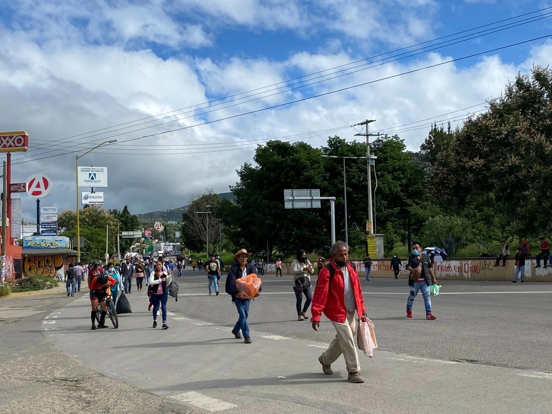 El sindicato de limpia 3 de Marzo mantiene más de 20 bloqueos en calles y avenidas de la capital, Oaxaca, el 6 de octubre de 2021. Foto Jorge A. Pérez Alfonso