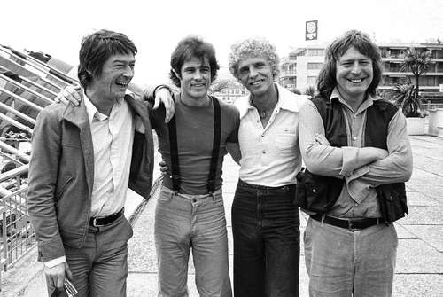 En imagen de 1978, en Cannes, Francia, figuran, desde el extremo derecho, Parker, junto al escritor de Billy Hayes y los actores Brad Davis y John Hurt, durante la presentación de "Expreso de medianoche". Foto Ap
