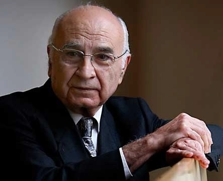 El poeta español Francisco Brines, fue galardonado en noviembre pasado con el Premio Cervantes. Foto tomada del Twitter de @InstCervantes