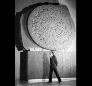 El maestro Mario Vázquez Ruvalcaba en el Museo Nacional de Antropología. Foto tomada de la página de Twitter de Diego Prieto, director del INAH