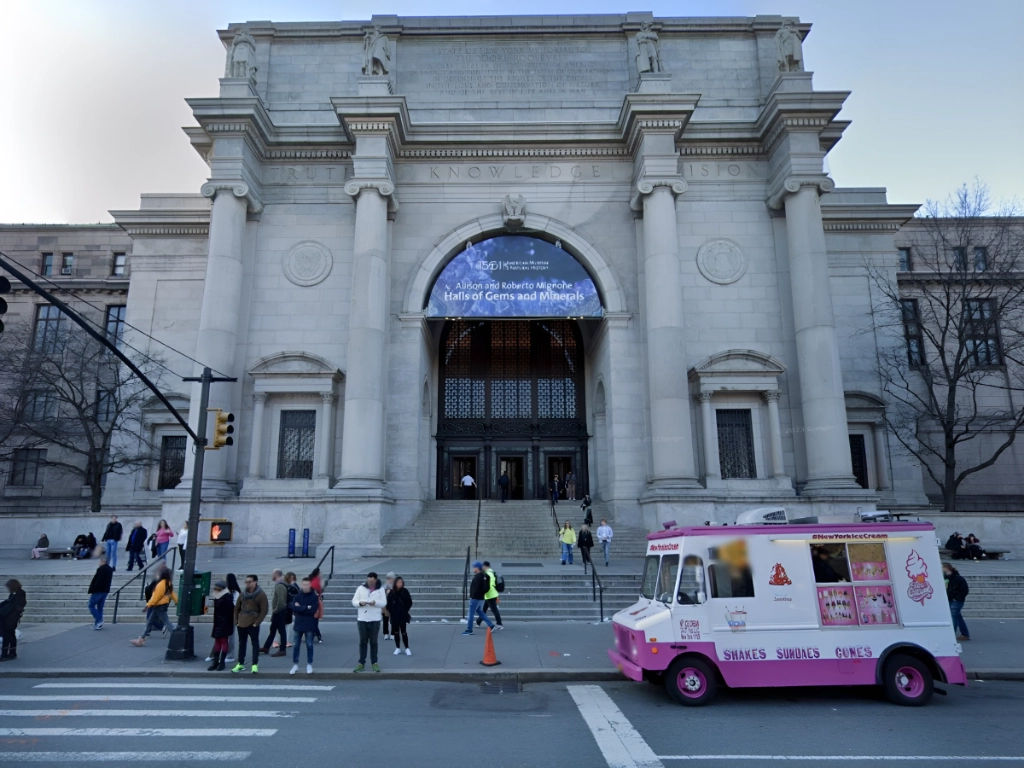 El Museo de Ciencias Naturales de Nueva York cerrará a partir de este sábado dos salas que exhiben objetos de pueblos nativos de Estados Unidos. Foto tomada de Google Street View / Archivo
