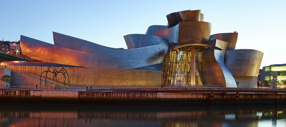 Con motivo de esta celebración se han reunido en Bilbao representantes de los Patronatos de los Museos Guggenheim de Nueva York y Bilbao, junto con Miembros del Consejo Asesor de la Peggy Guggenheim Collection y Miembros de Honor del Museo para hacer un balance por estos 25 años. Foto tomada del Facebook de @guggenheimbilbaomuseo / Archivo