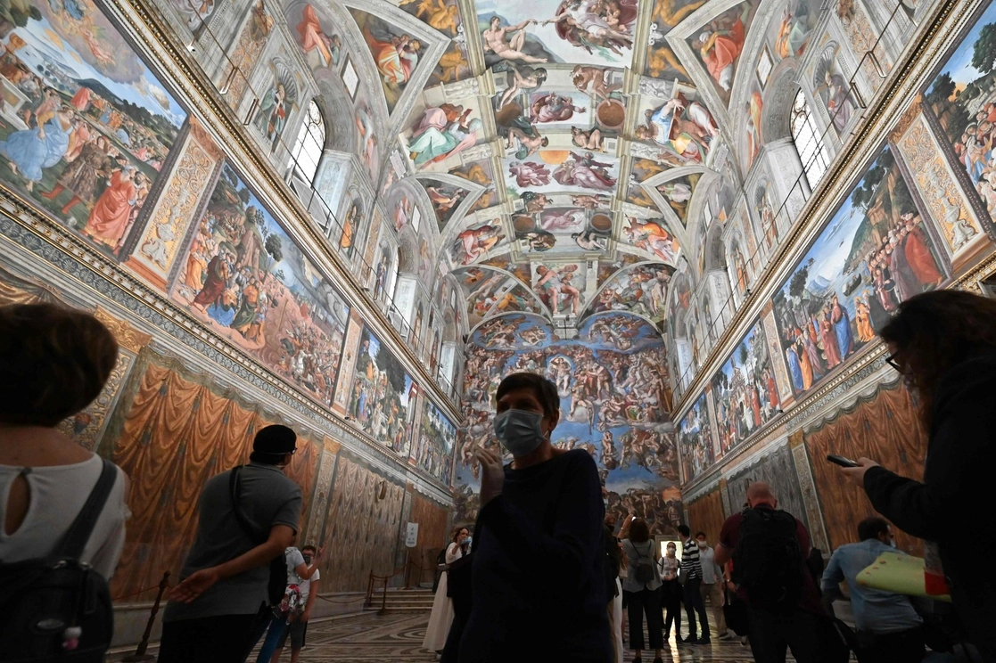 Los Museos Vaticanos, donde se encuentra la célebre Capilla Sixtina (en la imagen), anunciaron que reabrirán sus puertas el lunes tras haber permanecido cerrados durante 88 días por la pandemia. Foto Afp / Archivo