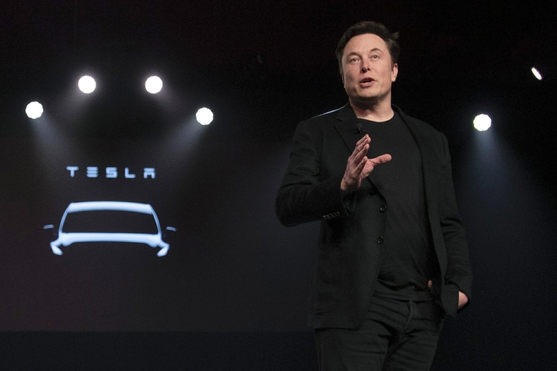 Elon Musk presentando un modelo de Tesla en 2019. Foto Ap