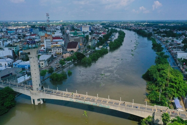 Perspectiva del malecón "Carlos A. Madrazo" junto al río Grijalva, en Villahermosa, Tabasco. Foto Xinhua