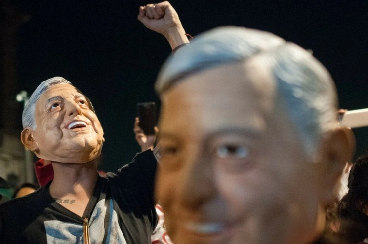 La noche del 1 de julio de 2018, miles de personas celebraron en el Zócalo capitalino el resultado electoral. Foto Cuartoscuro / archivo 