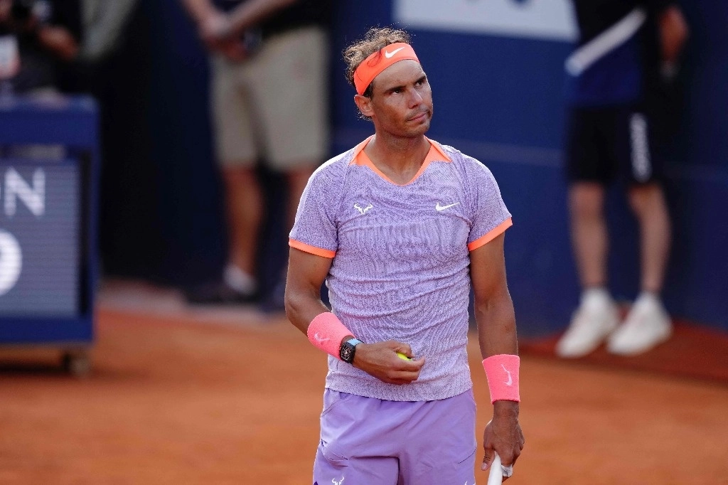 Rafa Nadal, que volvió a competir después de más de tres meses de ausencia, fue eliminado en segunda ronda del torneo de Barcelona por el australiano Alex de Miñaur. La imagen, del 16 de abril de 2024. Foto Afp