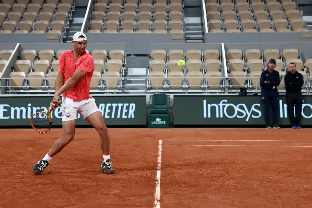 El español Rafael Nadal durante una sesión de prácticas previo al Roland Garros, el 22 de mayo de 2024. Foto Afp