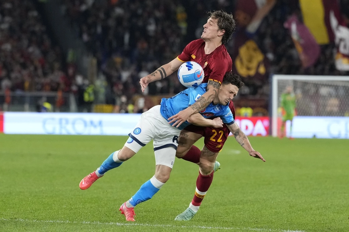 Nápoles y Roma repartieron puntos en el duelo de la fecha nueve de la Serie A. Foto Ap