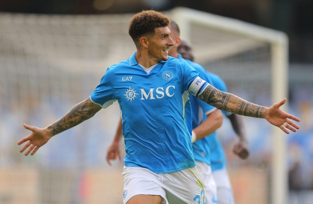 Giovanni Di Lorenzo festeja el gol que anotó ante Lecce en la fecha nueve de la Serie A. Foto Afp