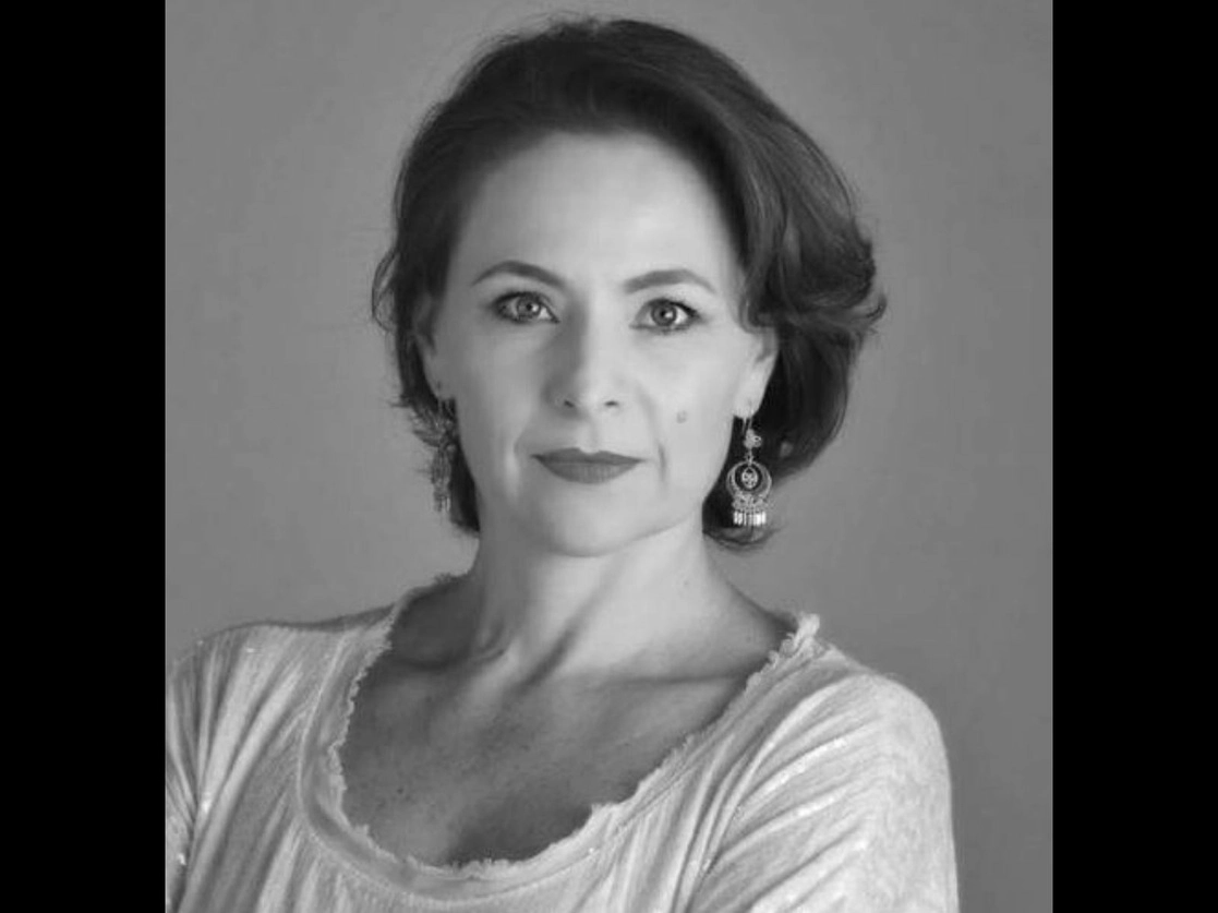 Anel Pérez, autora de ‘La casa de Rosario’ y ‘Pintura de los reinos: Guía familiar de libros de historia y arte para niños’, expresó que el Foro Utopías y Distopías en las Narrativas Feministas, que hoy comienza, invita a reflexionar en el ejercicio literario como una herramienta crítica y transformadora de la sociedad. Foto cortesía de TV UNAM